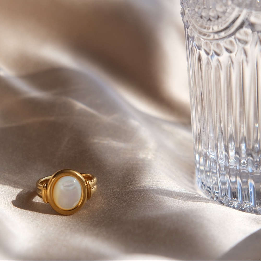 18K Gold Plated Mother of pearl tag Ring - Picture 9 of 9